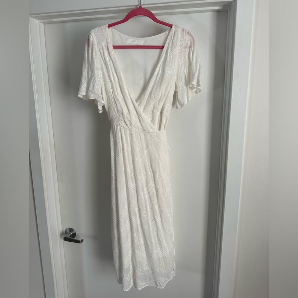 ASTR White Lace Wrap Dress -L